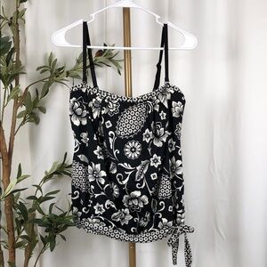 24th & Ocean Black and White Floral Tie-Hem Swim Cami Sz M (S2)